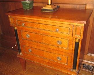 ANTIQUE 3 DR. CHEST