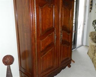Beautiful Drexel Heritage Armoire - includes interior drawers and shelves