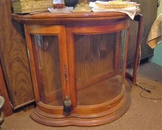 Curved glass curio