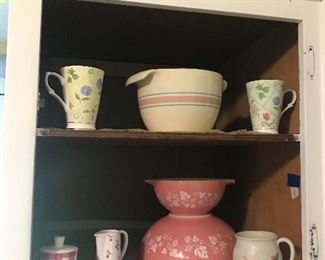 Pyrex, Roseville mixing bowl, pottery