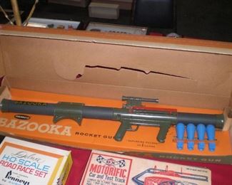 Remco Bazooka rocket gun with box