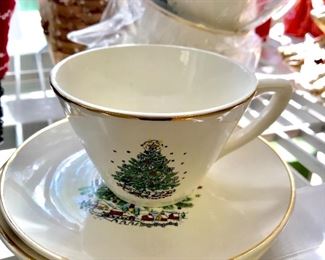 Christmas teacups & saucers/dessert plates