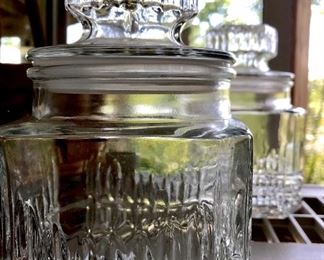 Glass storage, glass canisters 