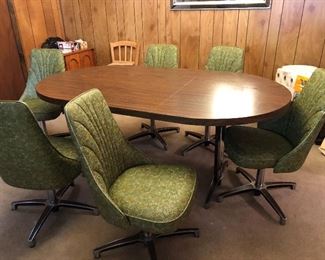 Chromcraft oval dinette with 6 swivel chairs. Mid century modern, great condition