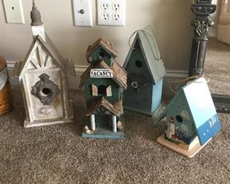 4 nice wooden birdhouses