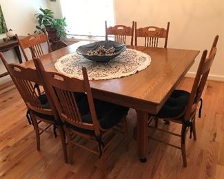 Antique Dining Table / 6 Chairs $ 316.00