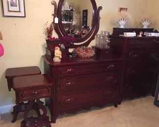 Fantastic Davis Cabinet Co. 'Lillian Russell collection' Cherry dresser with mirror, chest of drawers and 2 bedside tables.