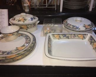 Extra serving dishes/casserole dishes for the Mikasa Garden Harvest dinnerware