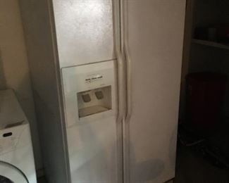 Side by side refrigerator