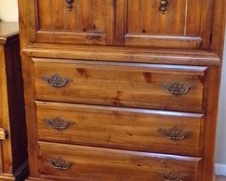 Chest of Drawers/Wardrobe - like new