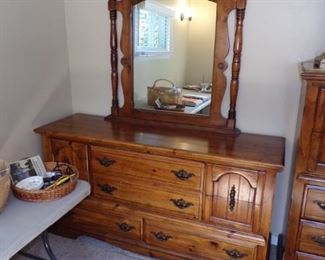 Dresser w/Mirror