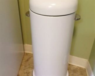 Nice Trash Can,  flip  top