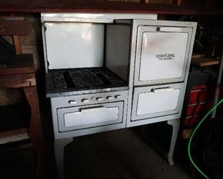 Detroit Jewel Vintage Stove