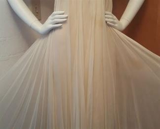 VINTAGE BALL GOWN