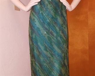 1970S LADIES SILK AND JEWELED GOWN