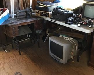 . . . we have a Commodore Computer -- for real -- note the early 1900's White sewing machine.