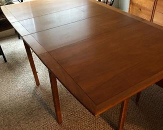 Tung Si dining table