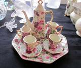 Child's porcelain chocolate set