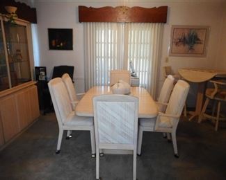 Wambold Furniture. OAK Dining Table, 2 Arm Chairs, 4 Side