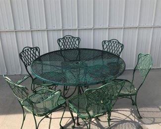 VINTAGE WOODARD TABLE AND 6 CHAIRS SET, LATTICE BACKS WITH MESH SEATS SET $ 495.00