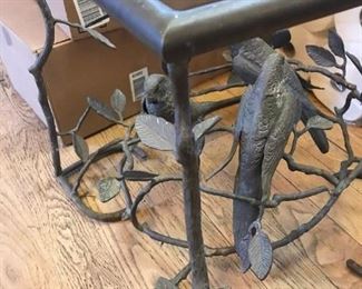 CLOSER LOOK AT BIRDS