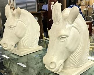 CLOSER LOOK OF THE HORSE HEADS