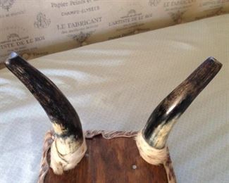 THE BOTTOM OF THE STOOL AND SHOWS THE TIGHT WRAP AROUND THE HORN LEGS.