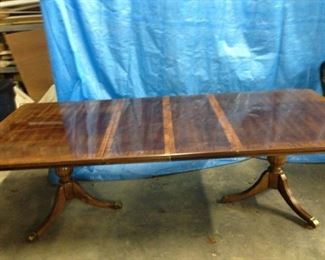 MAHOGANY TABLE WITH 2 LEAVES 200.00