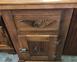 SMALL PRIMITIVE PINE ICE BOX, EARLY 1900'S, PRISTINE CONDITION, ZINC LINED INSIDE $ 275.00