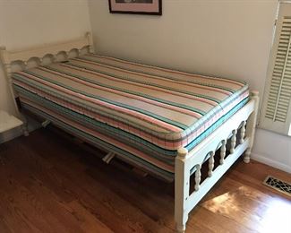 twin bed with trundle