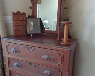dresser w/mirror