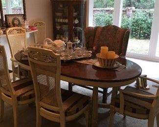 Thomasville Furniture Dining table with 6 chairs 