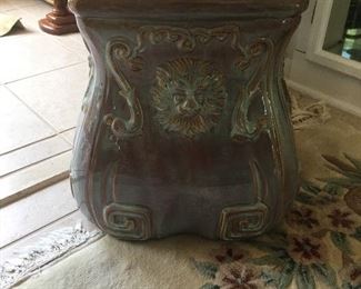 Lion head stool 