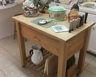 Butcherblock Rolling Island, Rooster Décor