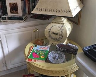 Round side table, Shabby Chic LAmp 