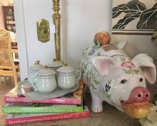 Pig soup tureen and other kitchenware