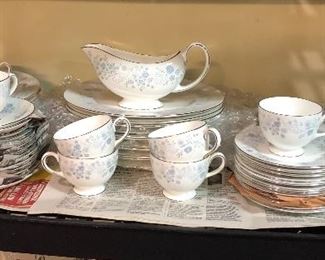 Wedgewood 'Belle Fleur', 62 pieces...