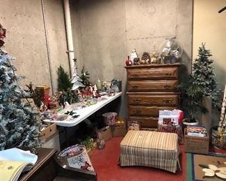 Christmas! Trees, ornaments, decorations... It's all here!
