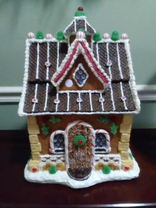 Byers Choice Spearmint Holly Gingerbread House
