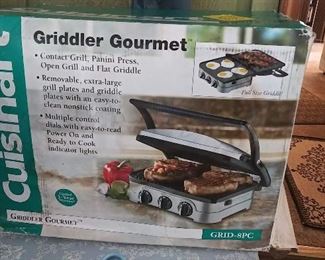 NIB Cuisinart Griddler Gourmet