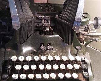 Vintage The Oliver Co Standard Visible No. 9 Typewriter 