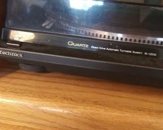 Technics SL-QD33 Direct Drive Automatic Turntable with Stanton cartridge
