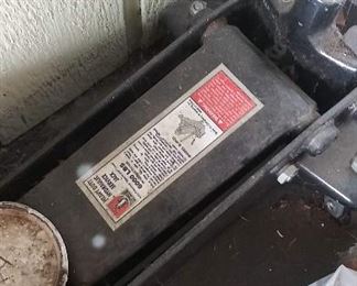 Heavy duty hydraulic service jack