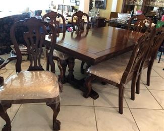 Dining Table w/ 2 Leaves & 6 Chairs