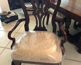 Dining Table w/ 2 Leaves & 6 Chairs