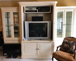 Entertainment Unit, TV's