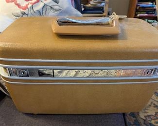 Vintage Samsonite carry on luggage