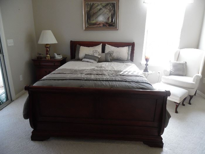 Queen size bed with headboard, footboard, side rails