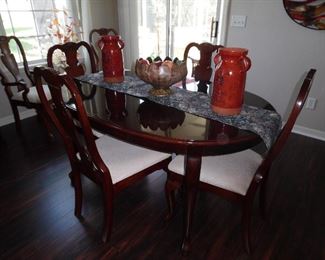 Dining table, oval, 1 leaf, table pads