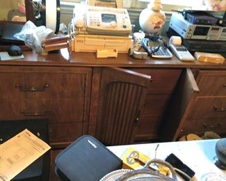 Part of a nice mid-century modern five-piece bedroom set